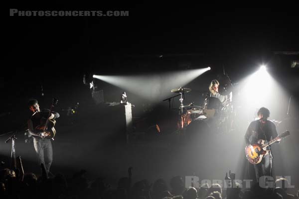BLACK REBEL MOTORCYCLE CLUB - 2010-05-12 - PARIS - Le Bataclan - Peter Hayes - Robert Levon Been - Leah Shapiro